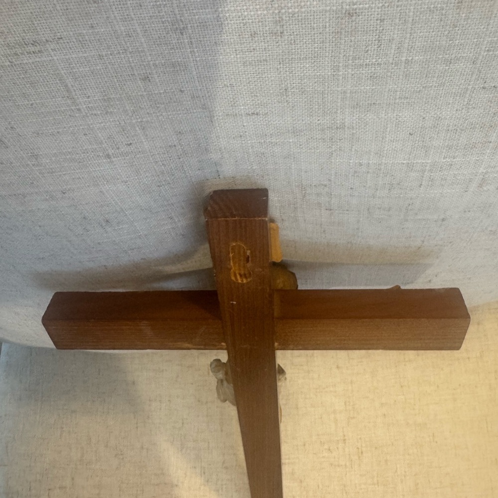 Wooden Crucifix with Jesus - Picture 5 of 10